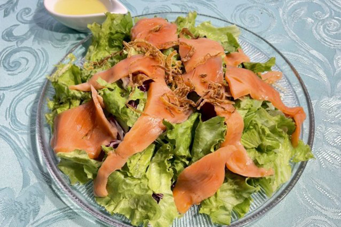 スモークサーモンサラダ