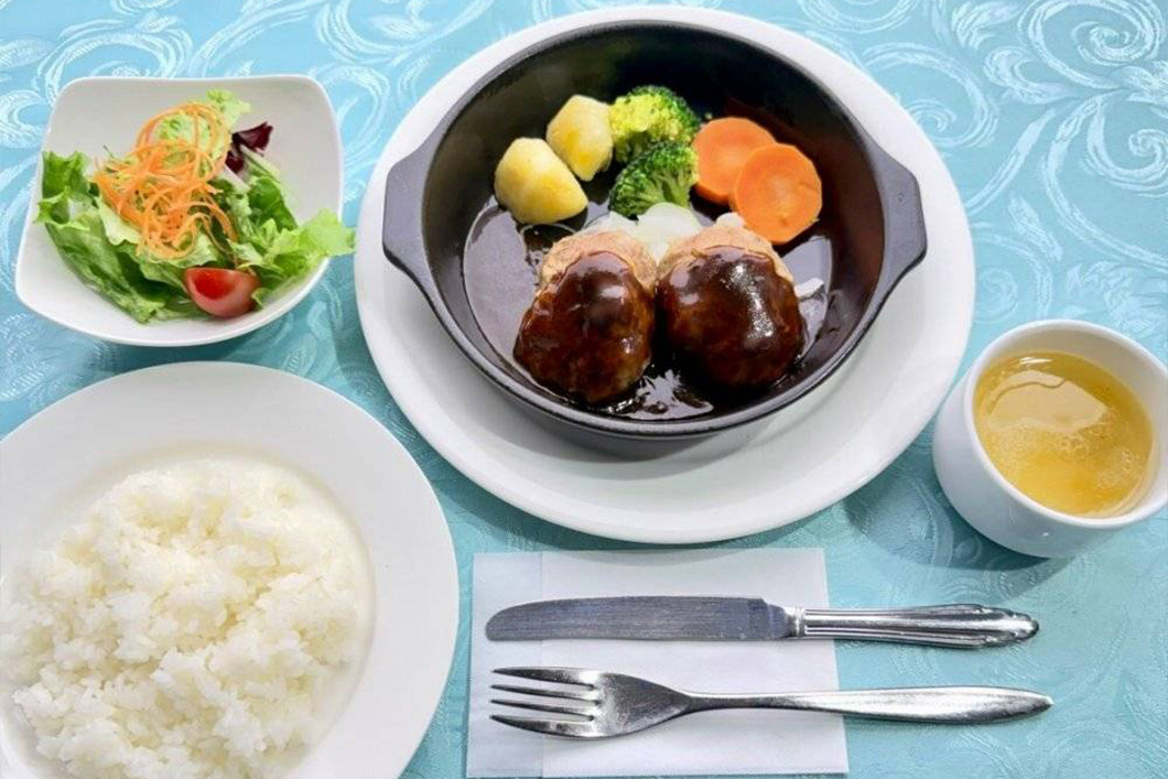 ふやせるハンバーグステーキプレート　デミグラスソース
