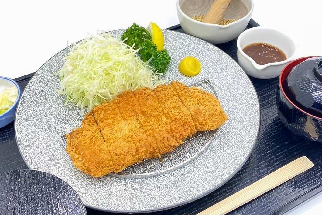 国産三元豚使用　ロースカツ定食